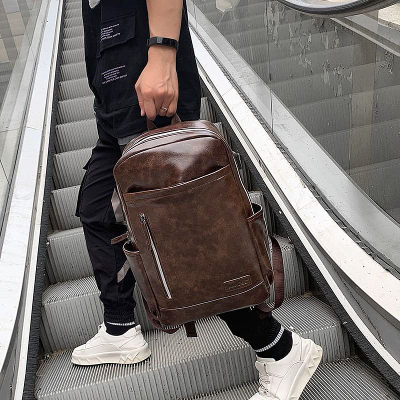 Poche antivol cachée à l’arrière du sac à dos en simili cuir pour sécurité renforcée
