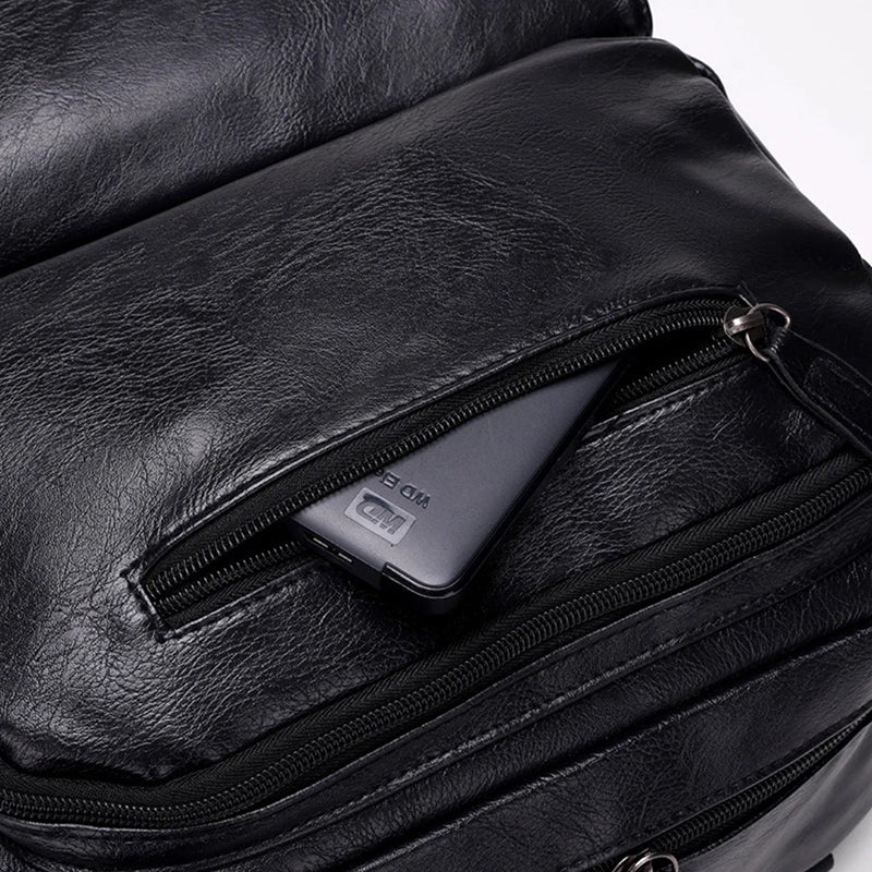 Dos du sac à dos cuir noir homme avec bretelles ergonomiques et poignée de transport