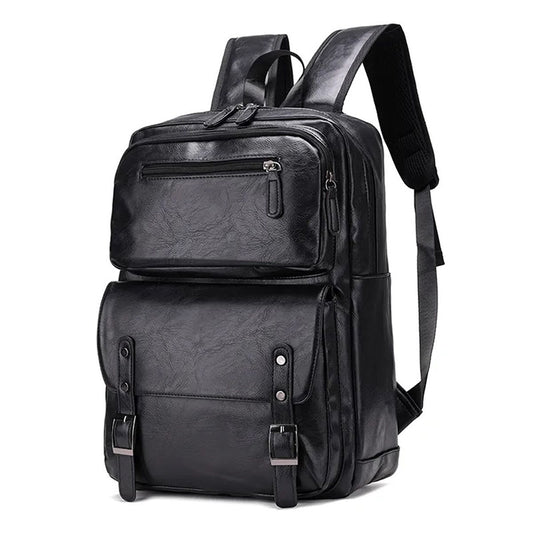 Sac à dos en cuir PU noir pour homme, vue de face, avec poche frontale zippée et boucles métalliques