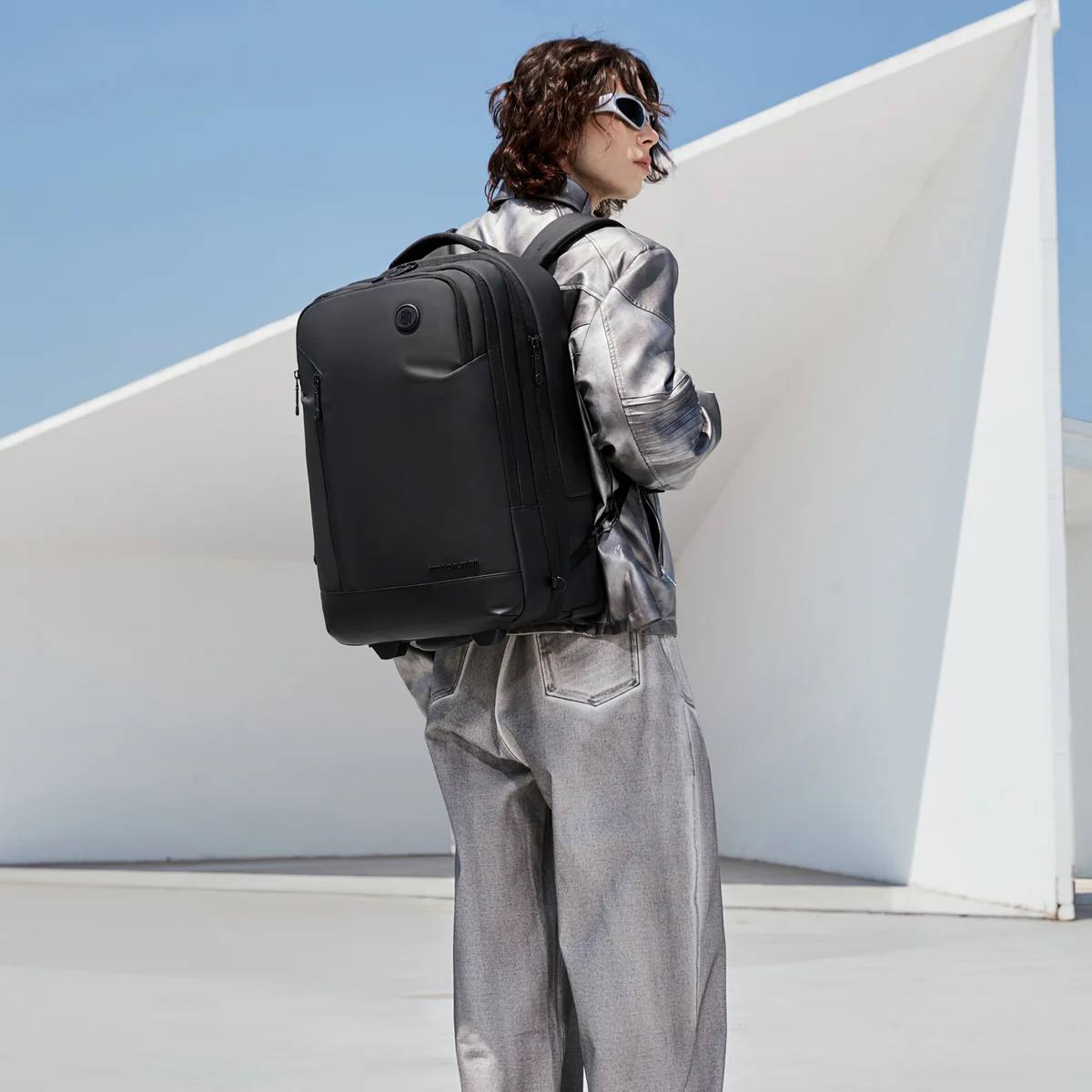 Intérieur du sac à dos trolley avec rangements organisés