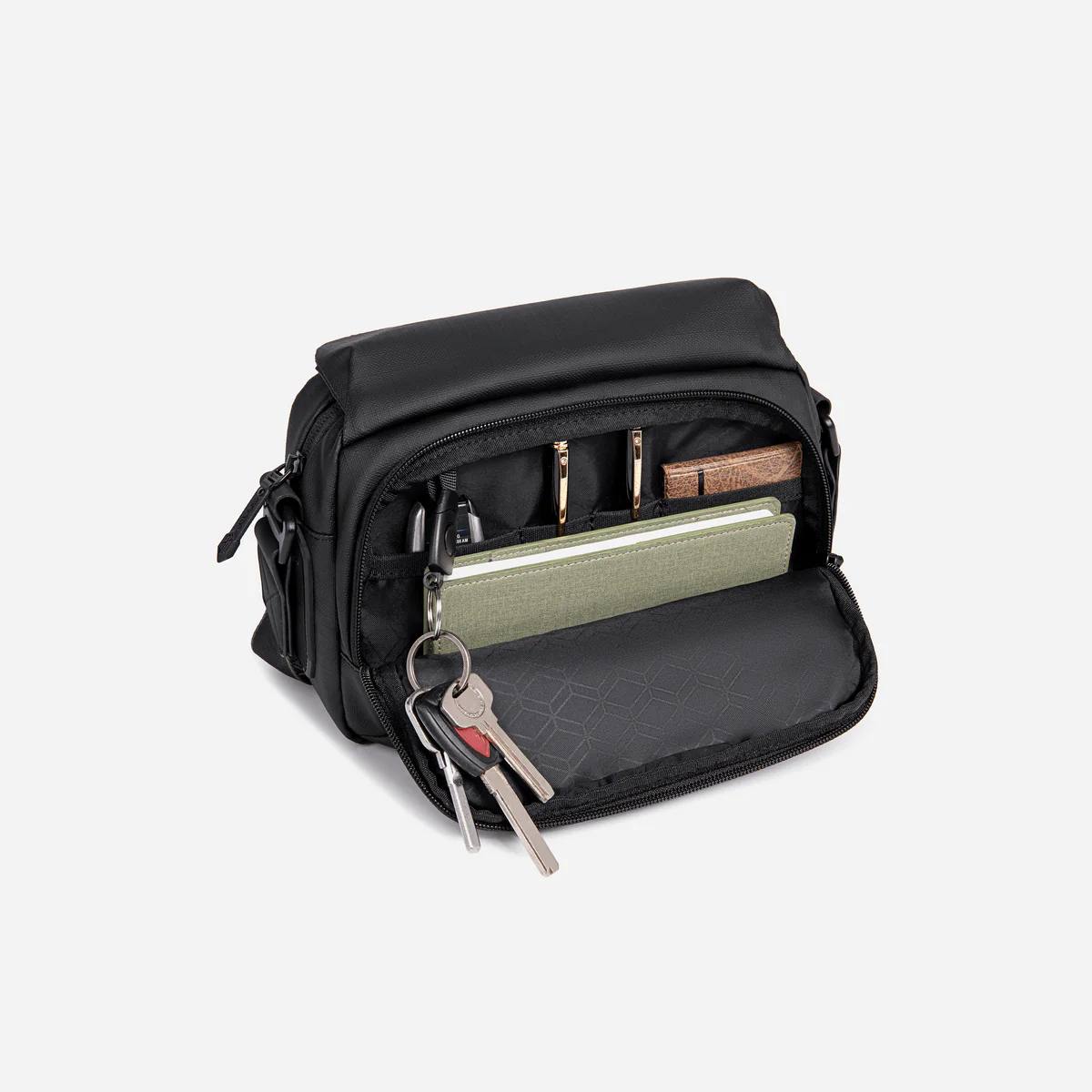 Sac bandoulière homme porté en crossbody, anti-vol et ergonomique