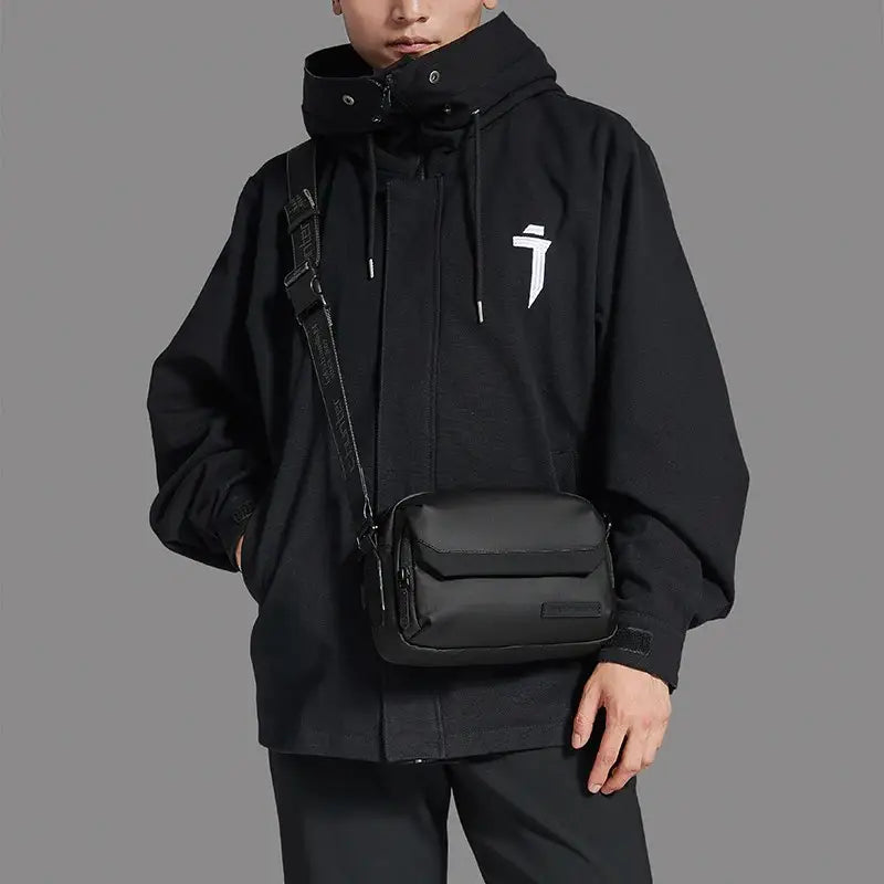 Compartiment intérieur du sac bandoulière homme avec porte-clés détachable, pratique et sécurisé