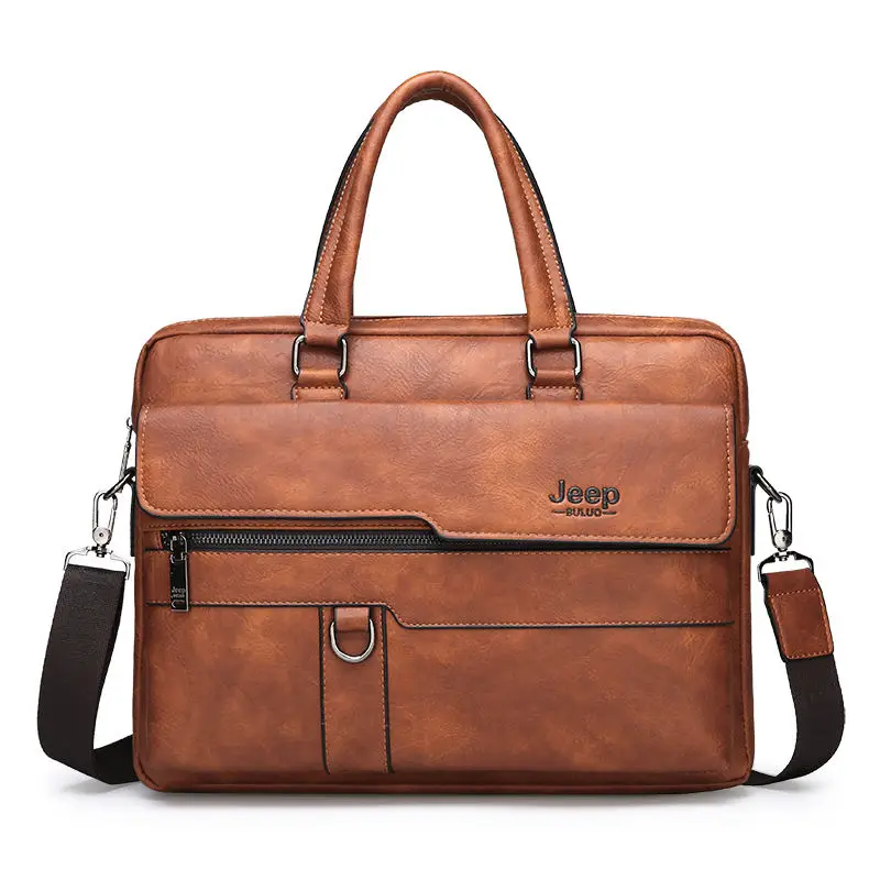 Sac en cuir marron pour homme – vue de côté montrant la largeur et la finition élégante.