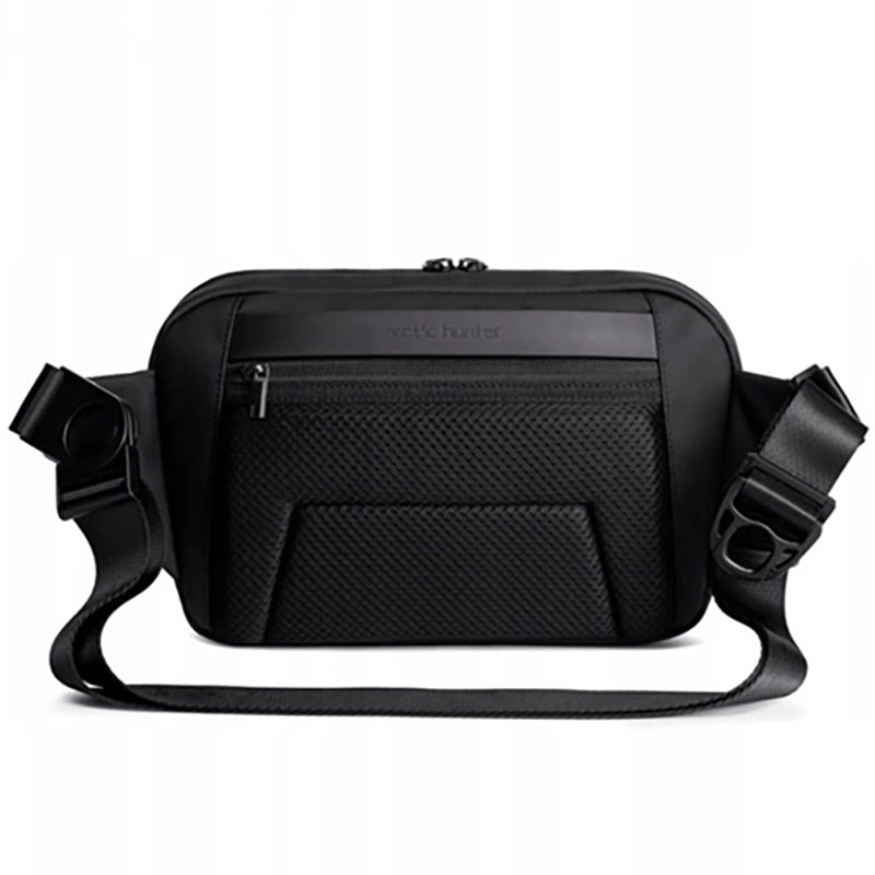 Sac de poitrine chest bag porté à plat sur le torse lors d'une randonnée ou activité sportive
