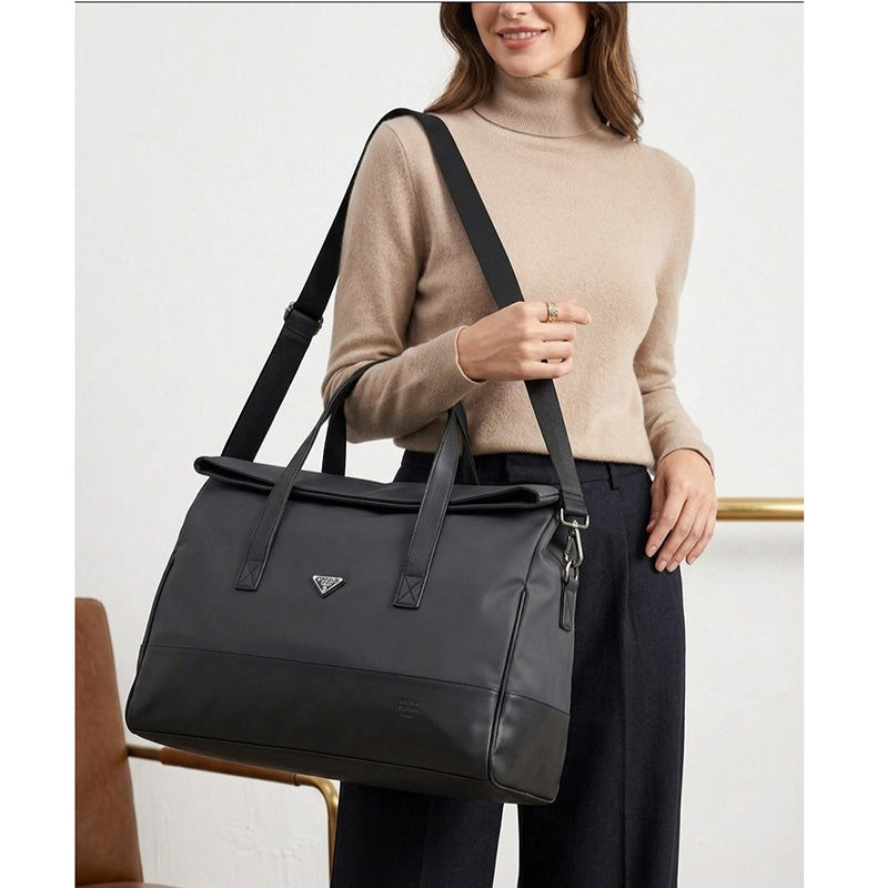 Détail poignées en cuir ergonomique sac de voyage femme maroc