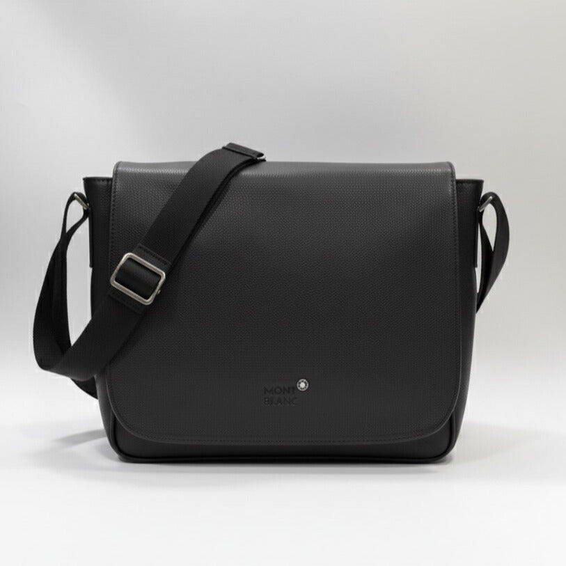 Sacoche professionnelle noire portée par un homme en costume