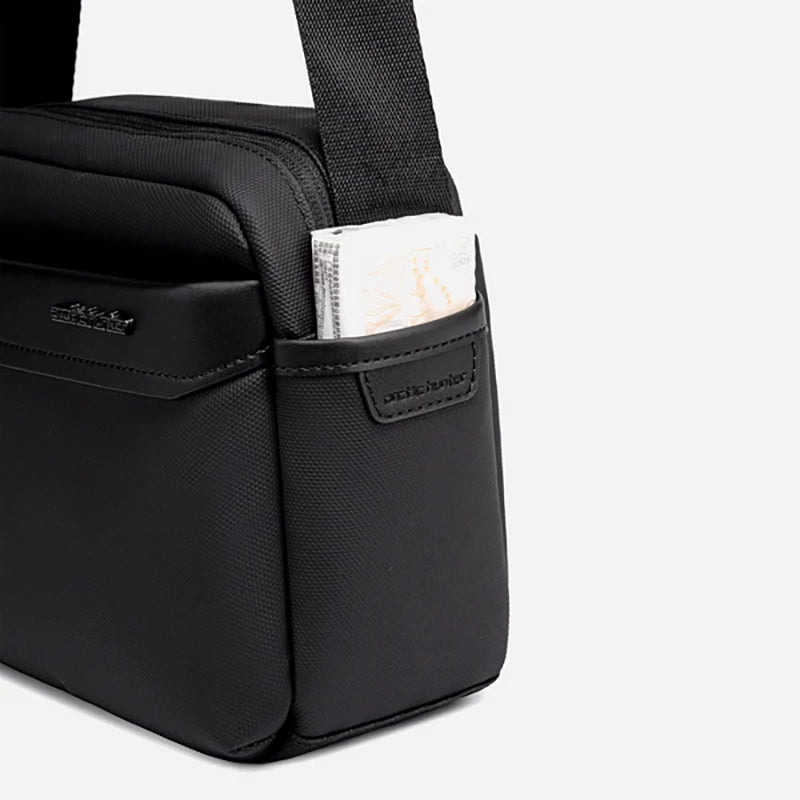 Sacoche voyage compacte et légère unisexe noire fond blanc