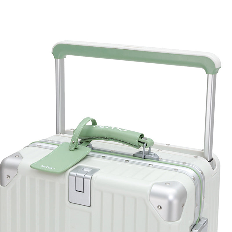Intérieur spacieux de la valise cabine avec compartiments de rangement pratiques.